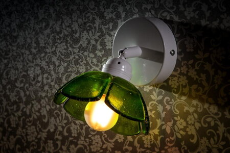Nástěnná lampička se zeleným skleněným stínidlem