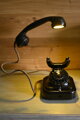 Designová lampička z historického telefonu