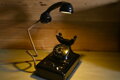 Designová lampička z historického telefonu