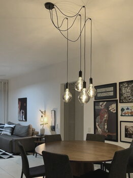 Originální lustr nad jídelní stůl s retro žárovkami Edison Originální lustr nad jídelní stůl s retro žárovkami Edison