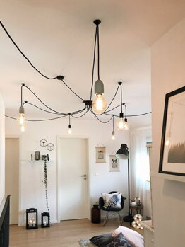 Originální lustr pro osvětlení haly s retro žárovkami Edison Originální lustr pro osvětlení haly s retro žárovkami Edison