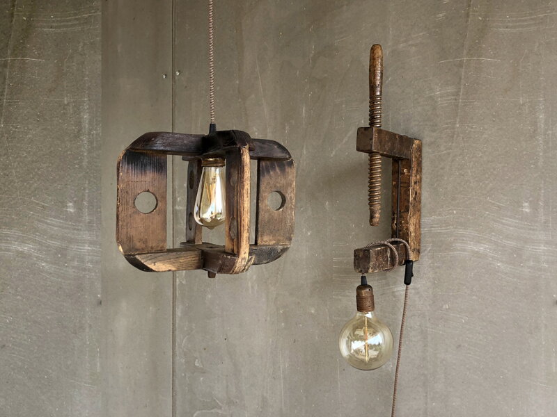 Retro dřevěné nástěnné lampičky od Bohemia Design