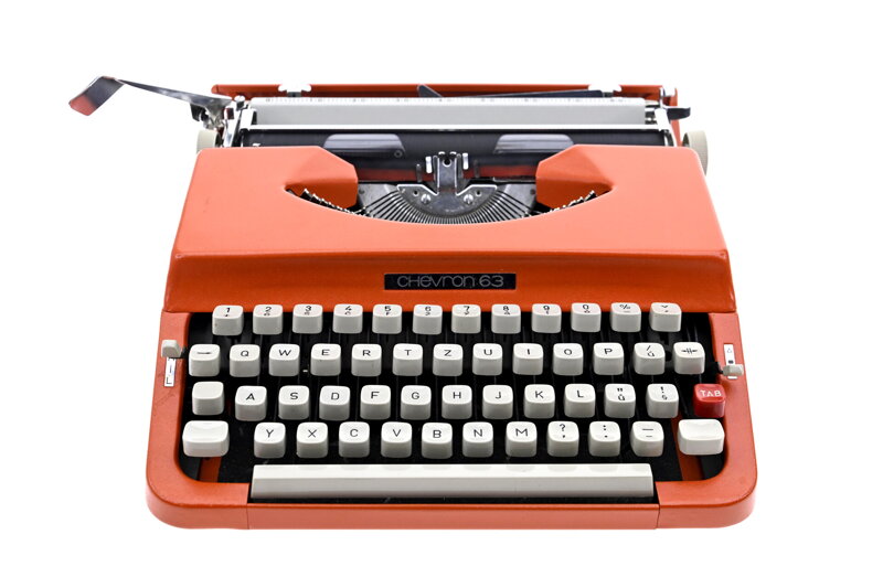 Kufříkový psací stroj Chevron 63 oranžový