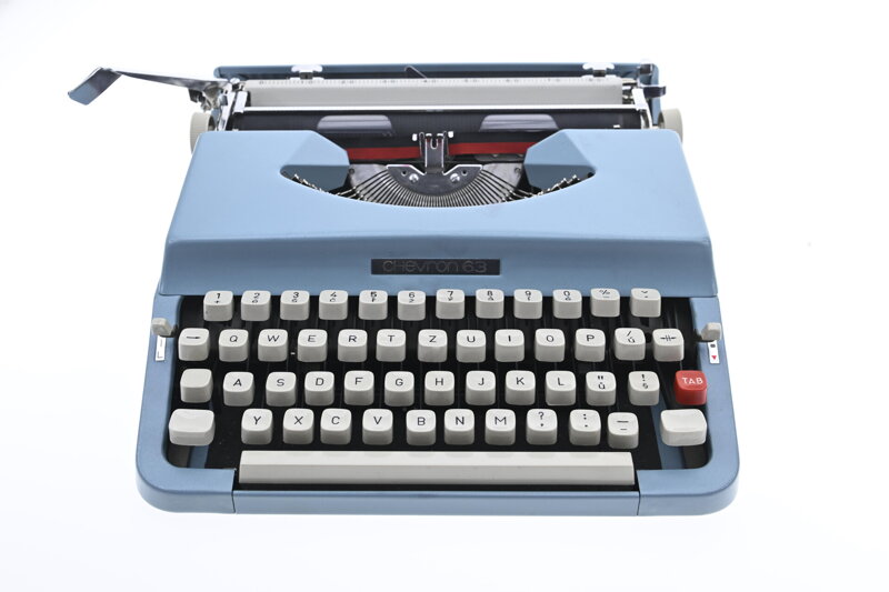 Kufříkový psací stroj Chevron 63 modrý