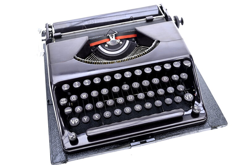 Psací stroj Olympia Plana CZ Klávesnice  REPASOVANÝ